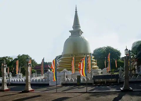 The golden stupa at the Dambulla temple complex