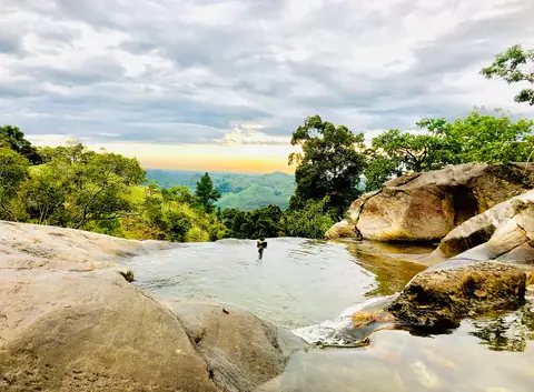 The rock pools above Diyaluma Falls