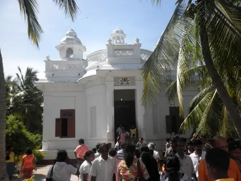 Pilgrims at the Nagadeepa Buddhist temple on Nainativu
