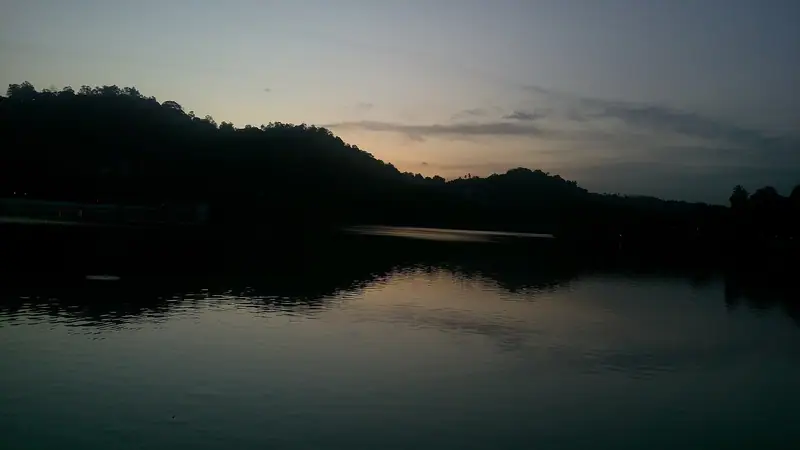 Kandy Lake in the early morning