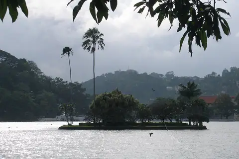 The small island in the middle of Kandy Lake