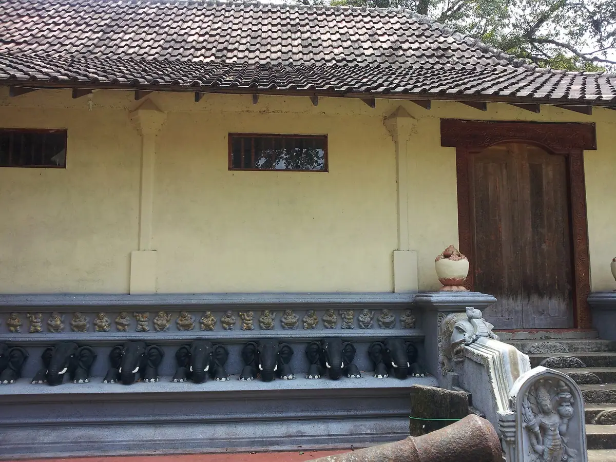 A building in the Mahiyangana Raja Maha Vihara compound