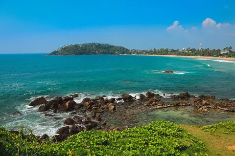 Rocks and clear water along the shore at Mirissa