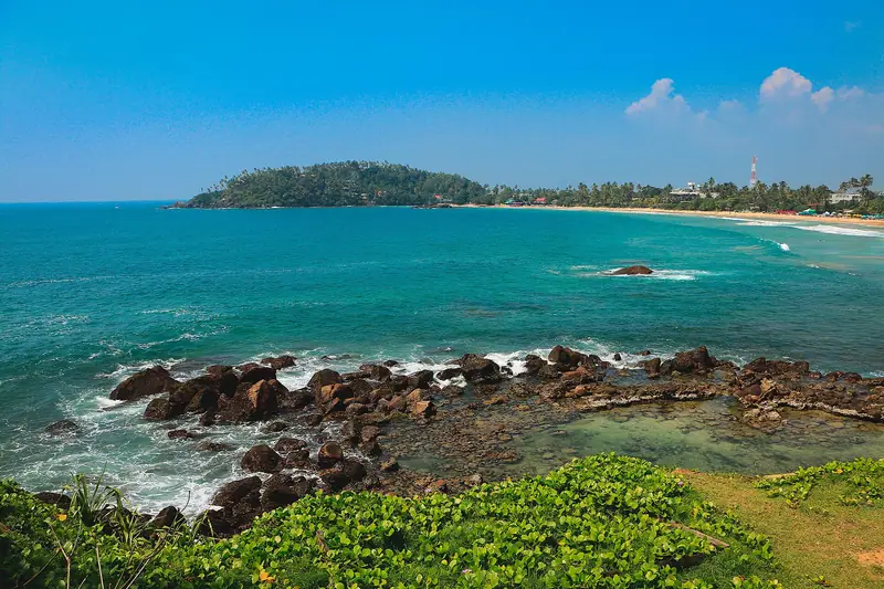 Rocks and clear water along the shore at Mirissa