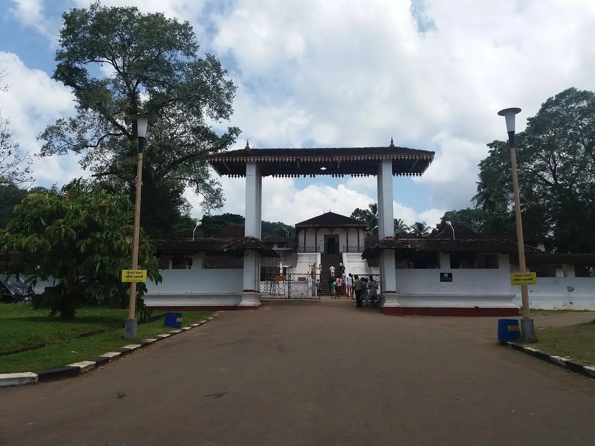 The entrance gate of Maha Saman Devalaya, Ratnapura