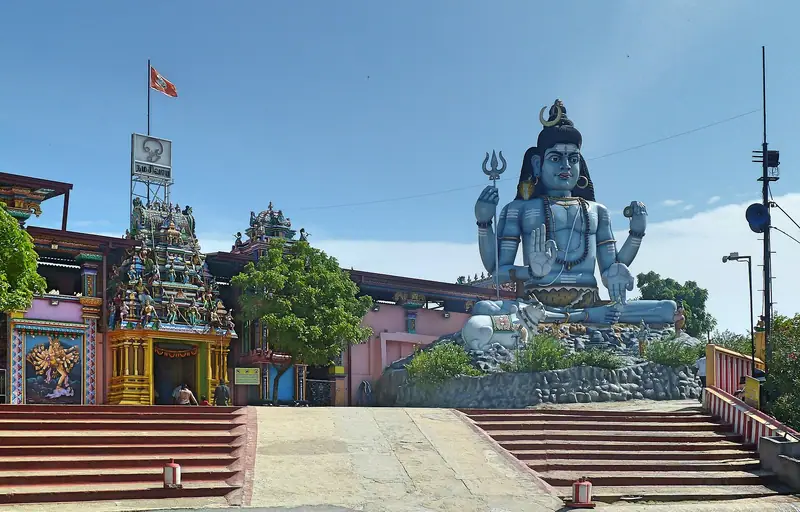 The giant Shiva statue at Koneswaram Temple, Trincomalee