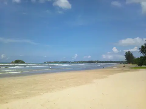 The long sandy beach at Weligama